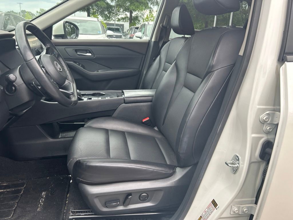 Used 2023 Nissan Rogue SV w/ SV Premium B Package FWD image 12