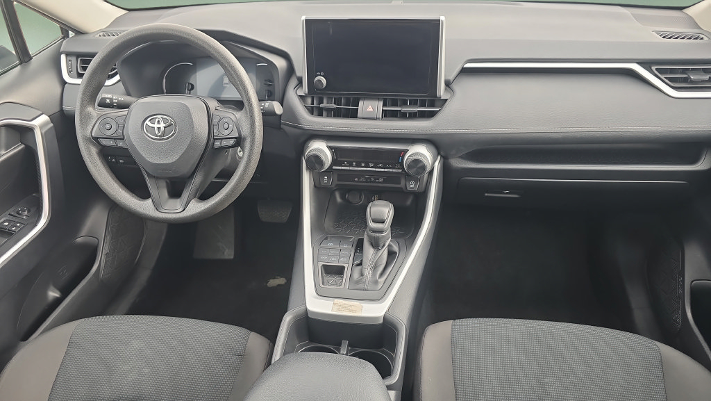 Used 2025 Toyota RAV4 LE AWD/4WD image 18