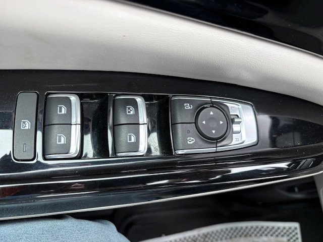 Used 2023 Kia Carnival EX image 24