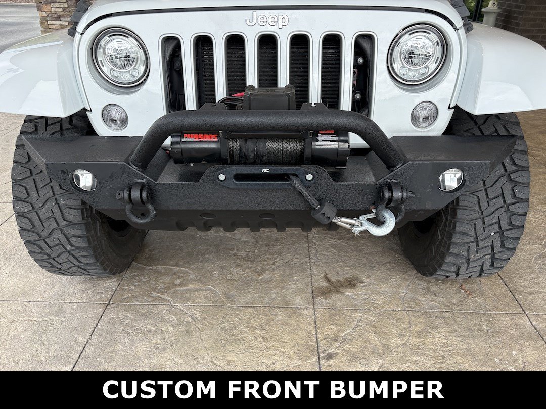 Used 2018 Jeep Wrangler Unlimited Sahara w/ Connectivity Group AWD/4WD image 12