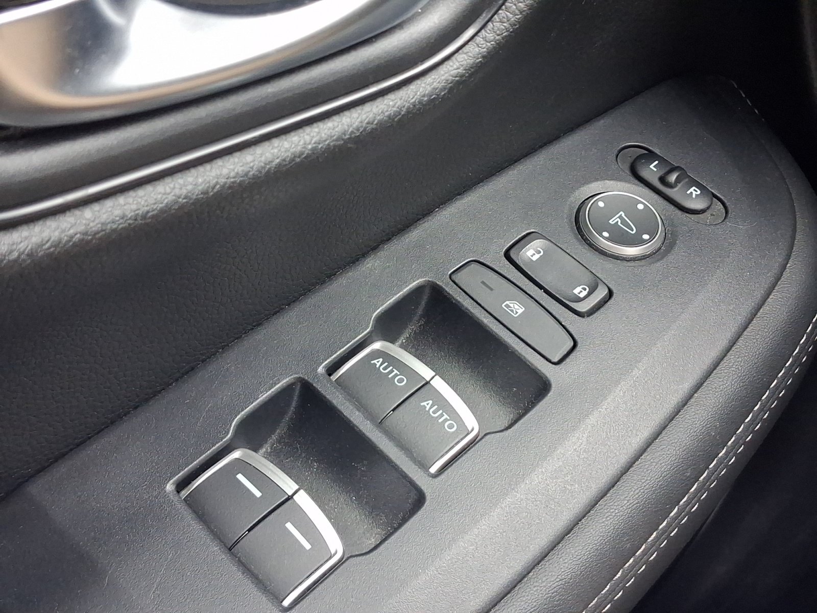 Used 2024 Honda HR-V EX-L image 13