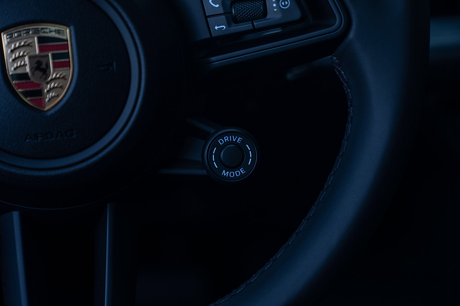 Certified 2025 Porsche Cayenne E-Hybrid Coupe AWD/4WD image 9