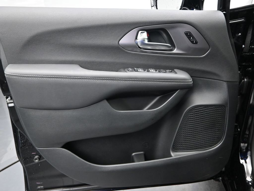 New 2026 Chrysler Pacifica Select image 22
