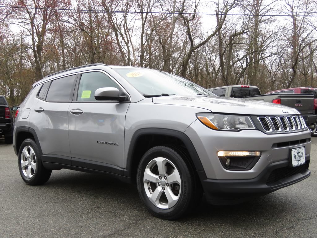 Used 2019 Jeep Compass Latitude w/ Popular Equipment Group AWD/4WD image 3