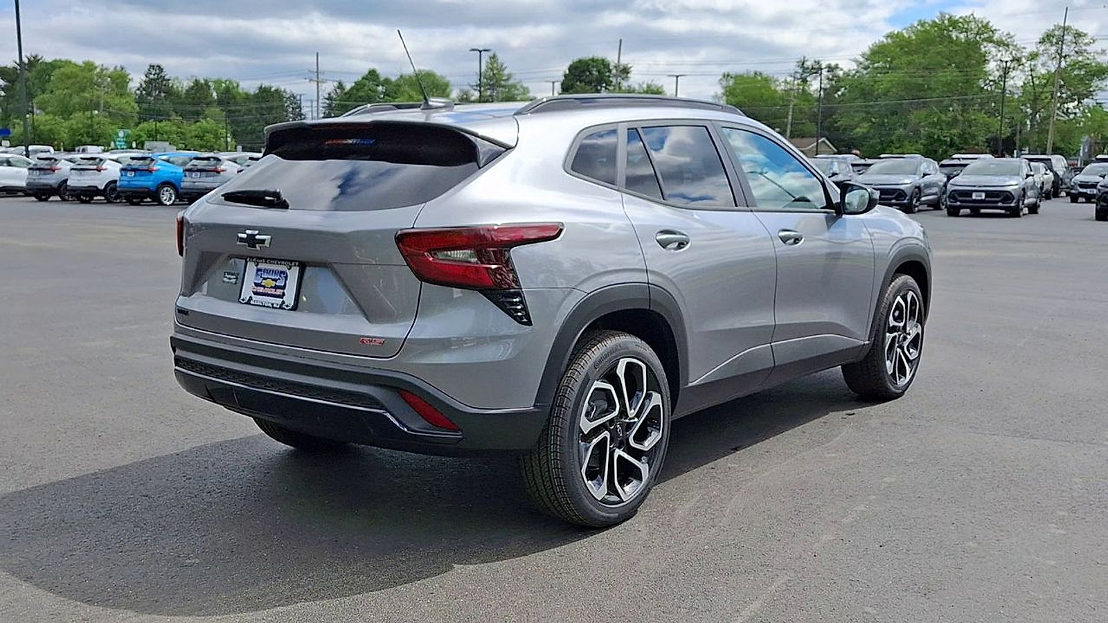 New 2026 Chevrolet Trax RS w/ Sunroof Package FWD image 2