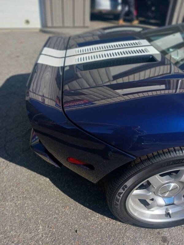 Used 2005 Ford GT RWD image 7