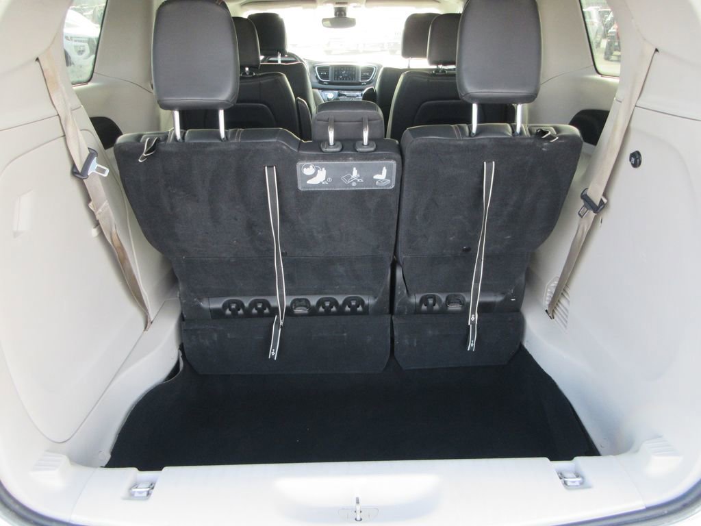 Used 2020 Chrysler Pacifica Touring-L image 10