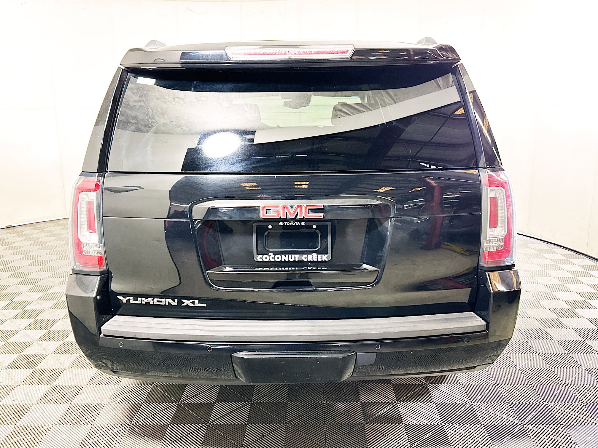 Used 2018 GMC Yukon XL SLT RWD image 4