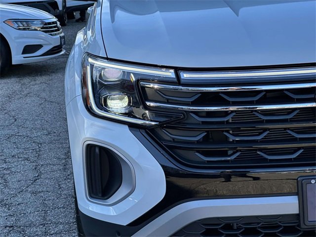 Used 2025 Volkswagen Atlas Peak Edition SE image 10