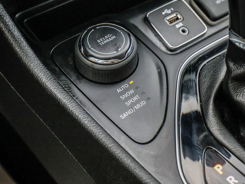 Used 2019 Jeep Cherokee Latitude Plus image 30