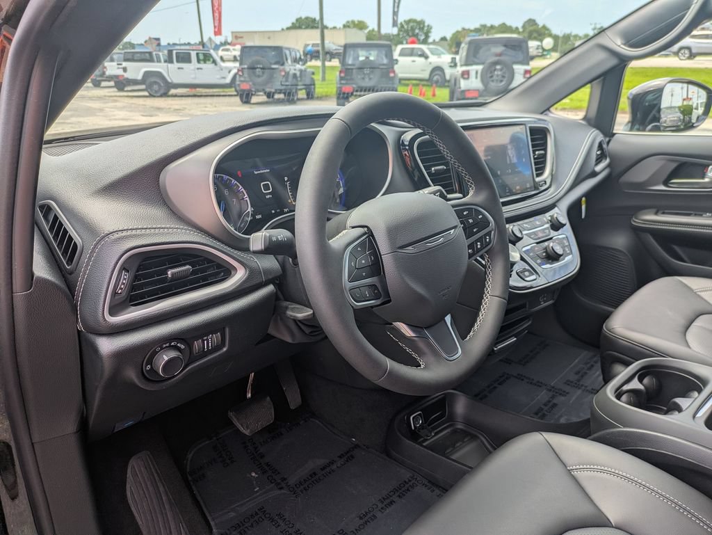 New 2027 Chrysler Pacifica Select FWD image 15