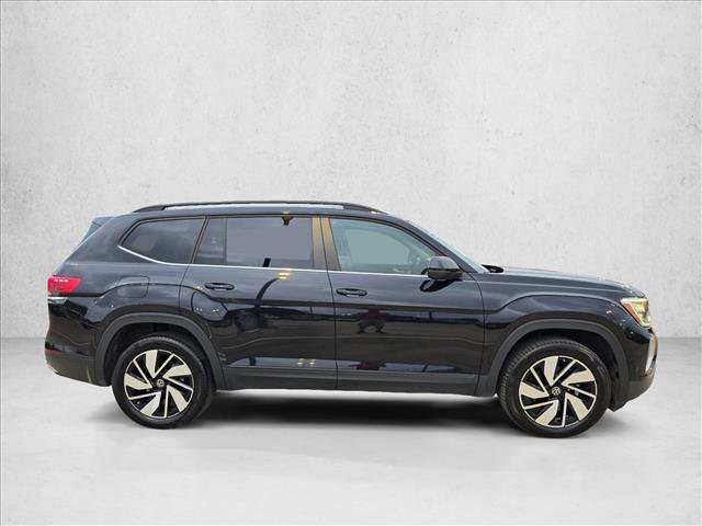 Used 2025 Volkswagen Atlas SE AWD/4WD image 4