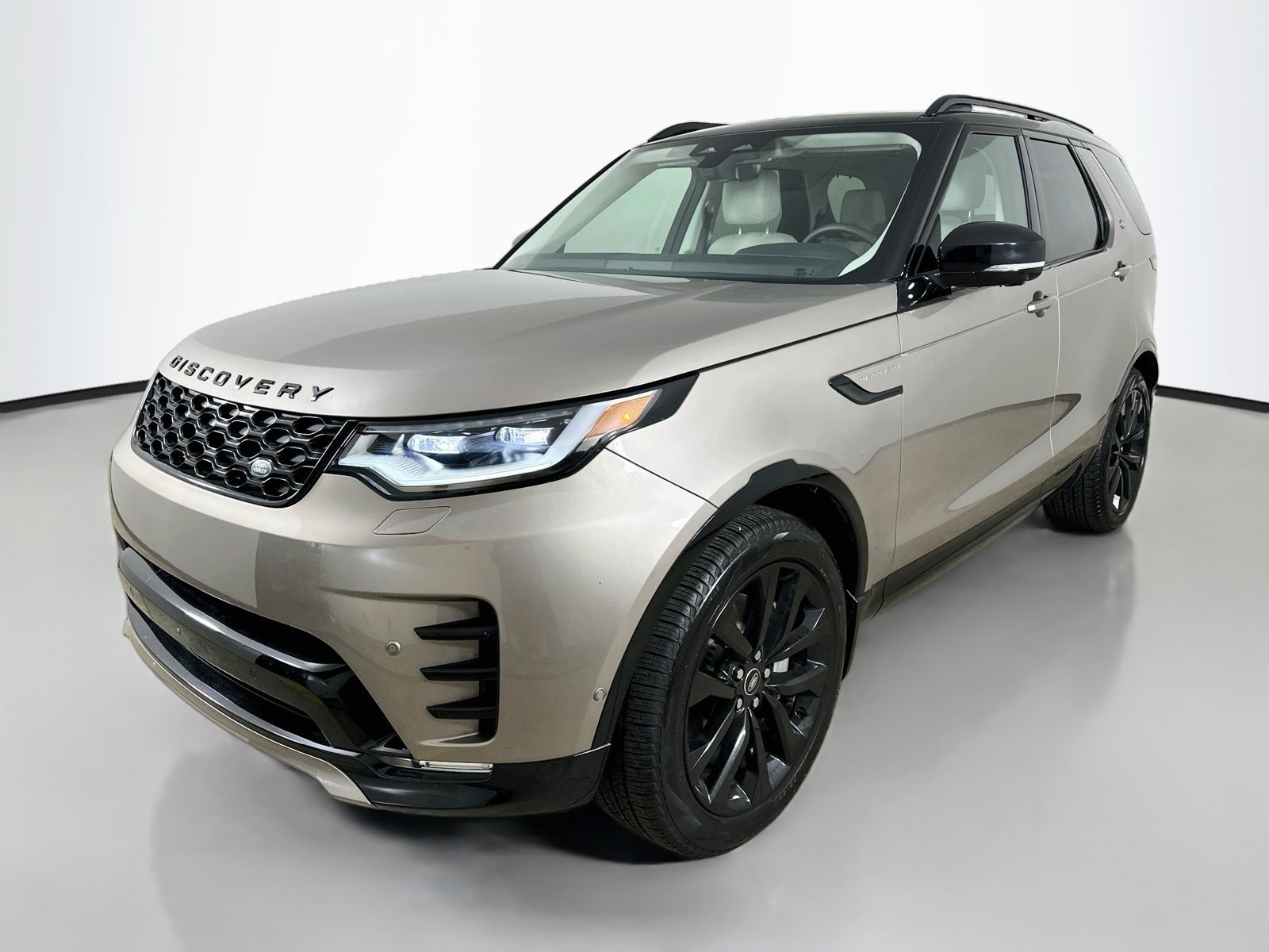 Used 2026 Land Rover Discovery Dynamic SE AWD/4WD image 1