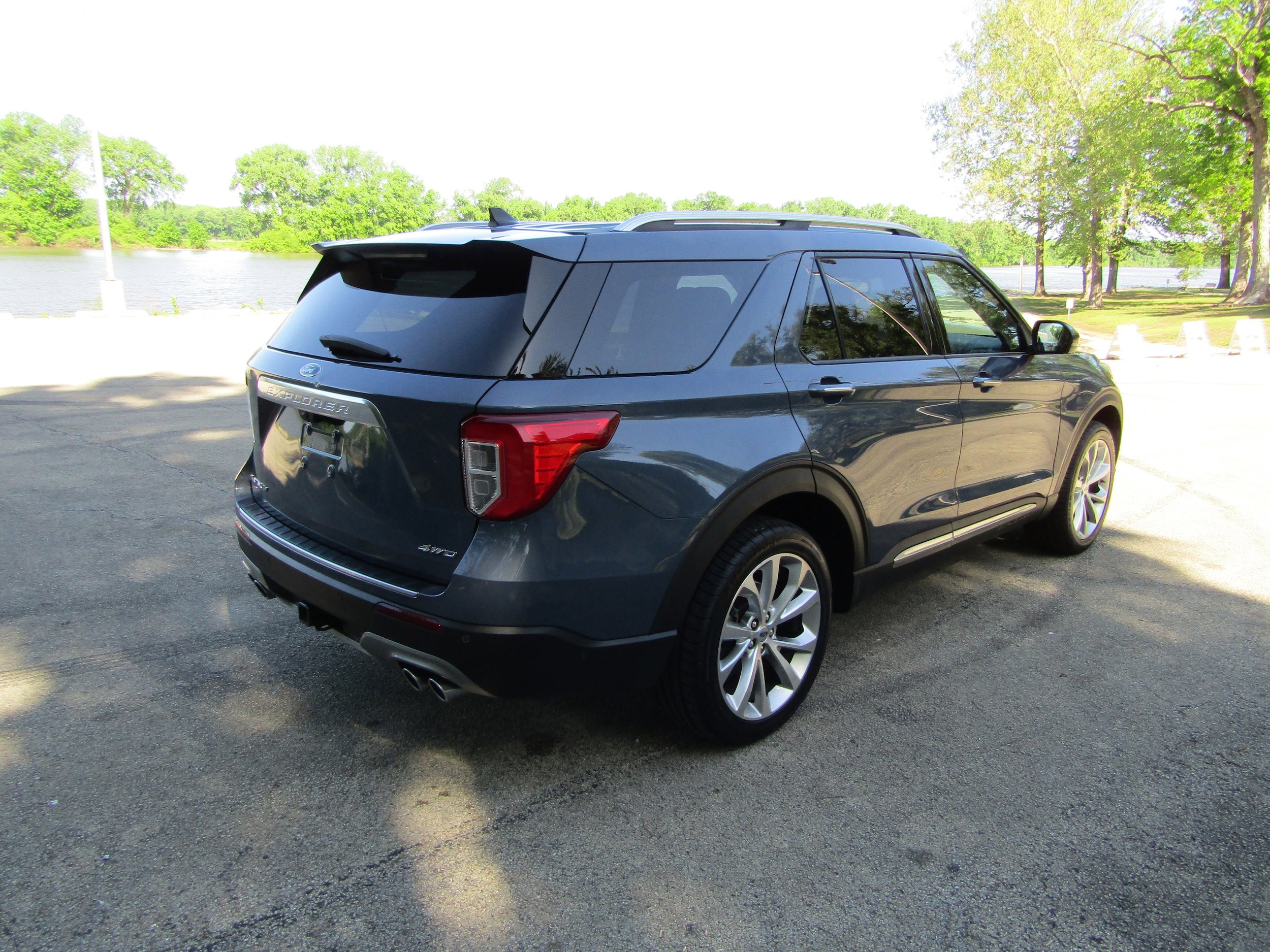 Used 2021 Ford Explorer Platinum w/ Equipment Group 601A AWD/4WD image 4