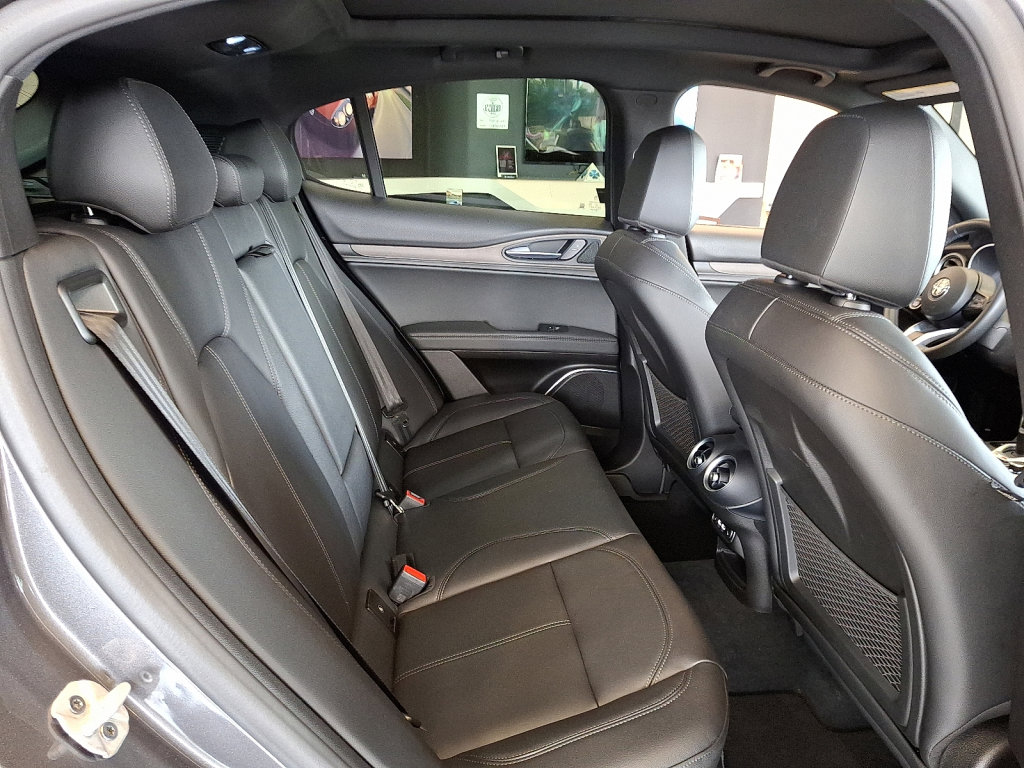 Used 2022 Alfa Romeo Stelvio Ti image 15