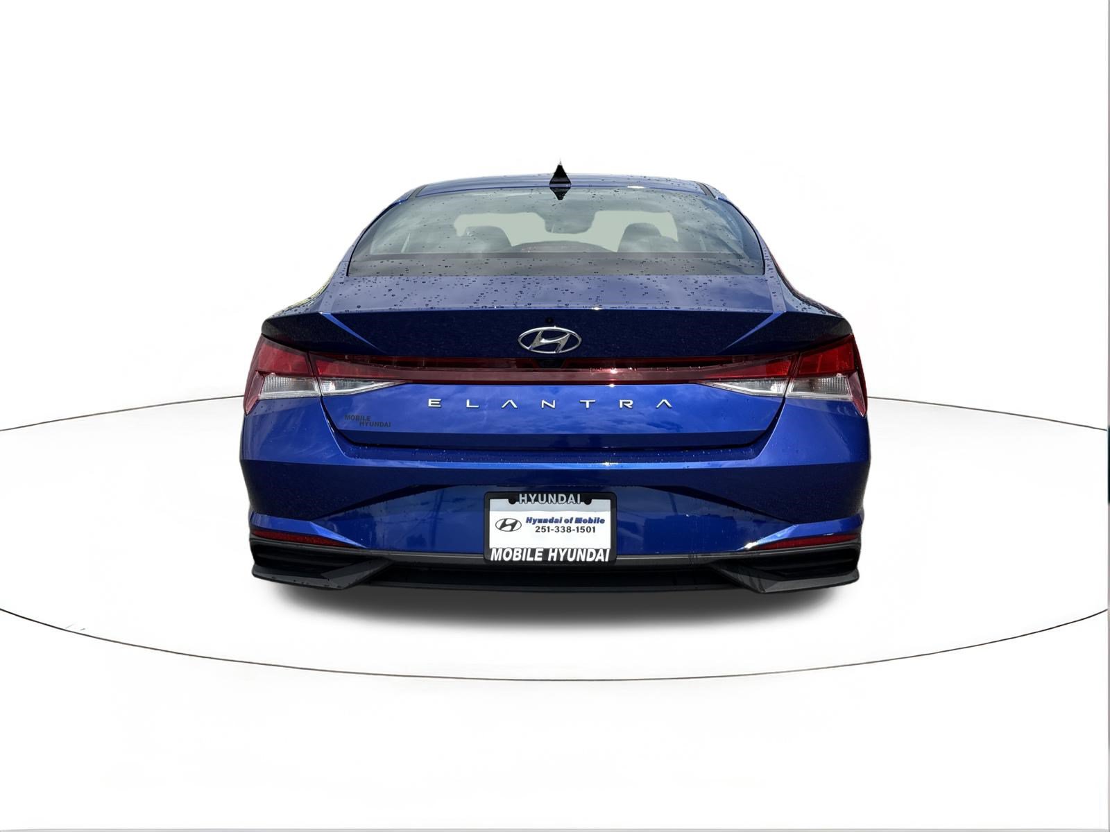 Used 2022 Hyundai Elantra SEL w/ Convenience Package FWD image 4