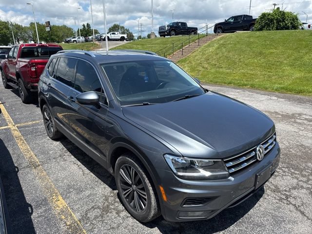 Used 2018 Volkswagen Tiguan SEL AWD/4WD image 2