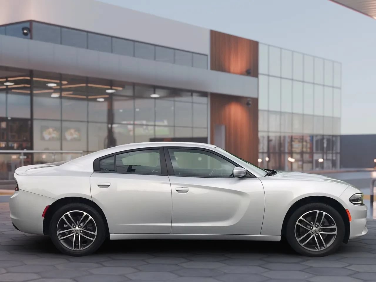 Used 2019 Dodge Charger SXT AWD/4WD image 5