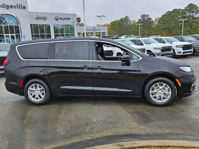 New 2026 Chrysler Pacifica Select image 14