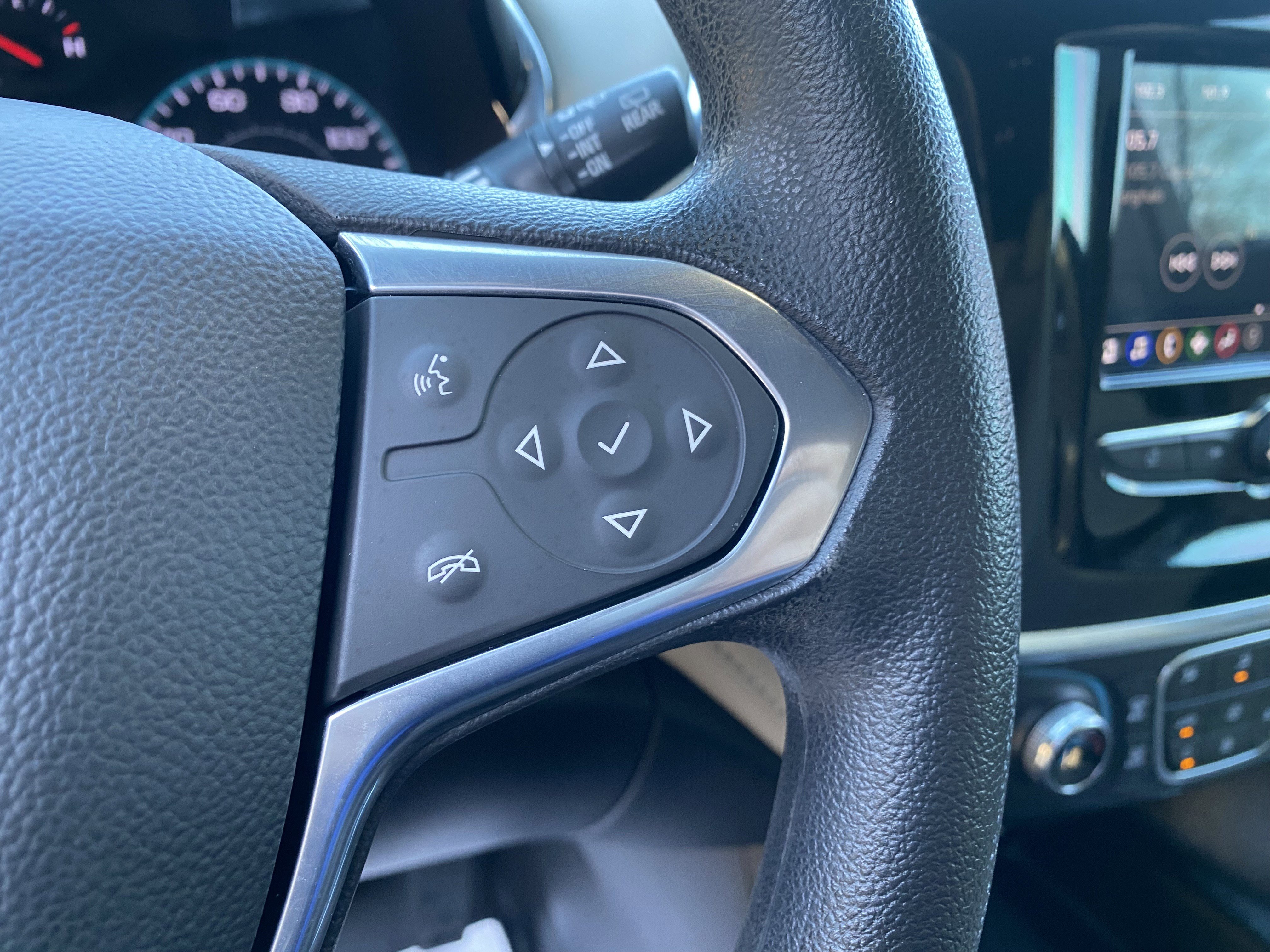 Used 2023 Chevrolet Traverse LS image 20