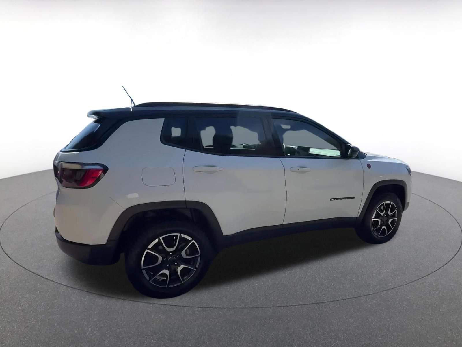 Used 2025 Jeep Compass Trailhawk image 15