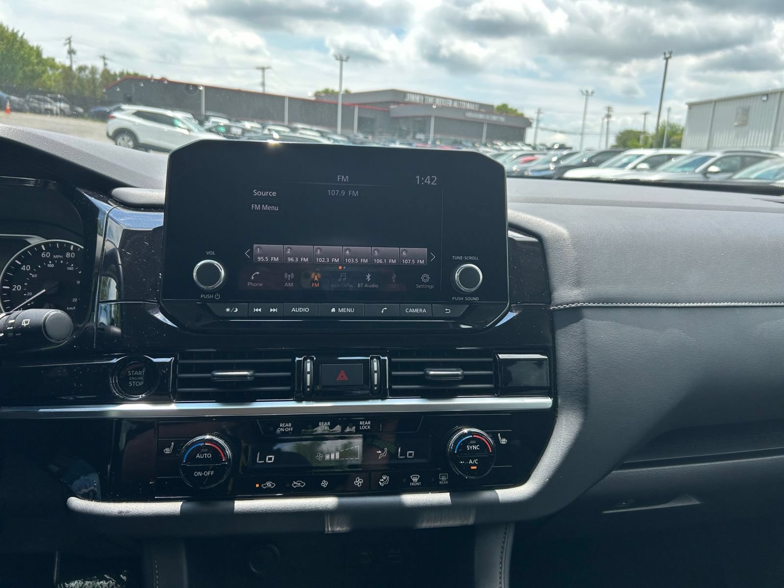 Used 2025 Nissan Pathfinder SV FWD image 17