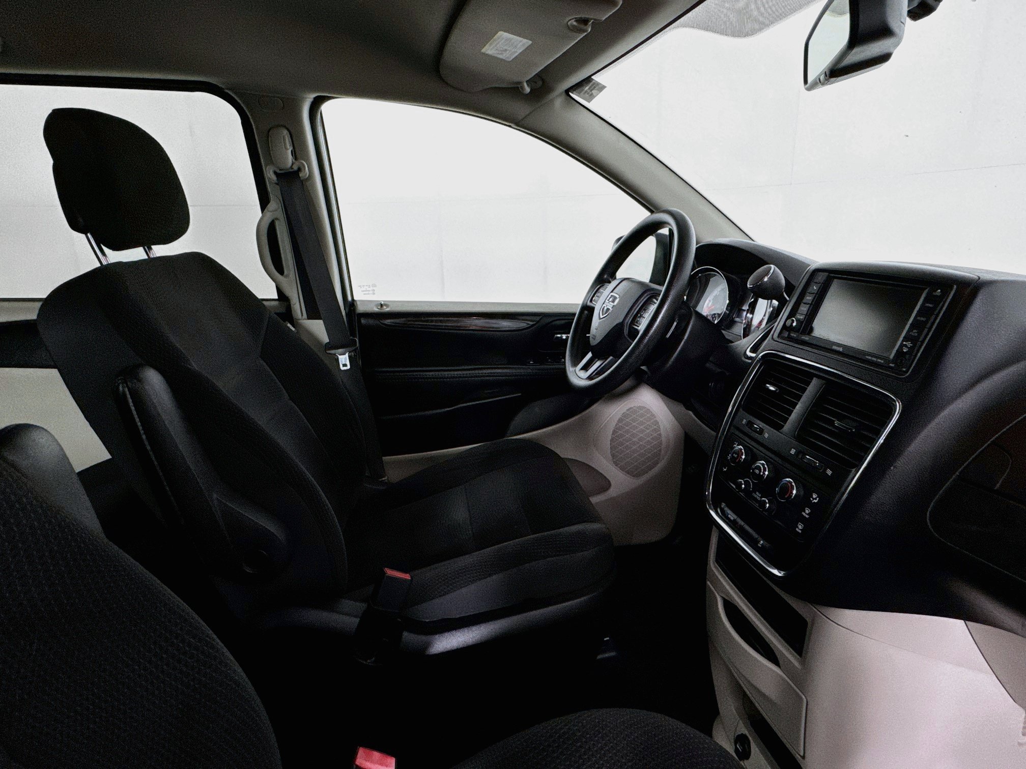 Used 2018 Dodge Grand Caravan SE w/ UConnect Hands-Free Group FWD image 41