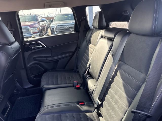 Used 2024 Mitsubishi Outlander SE Black Edition image 17