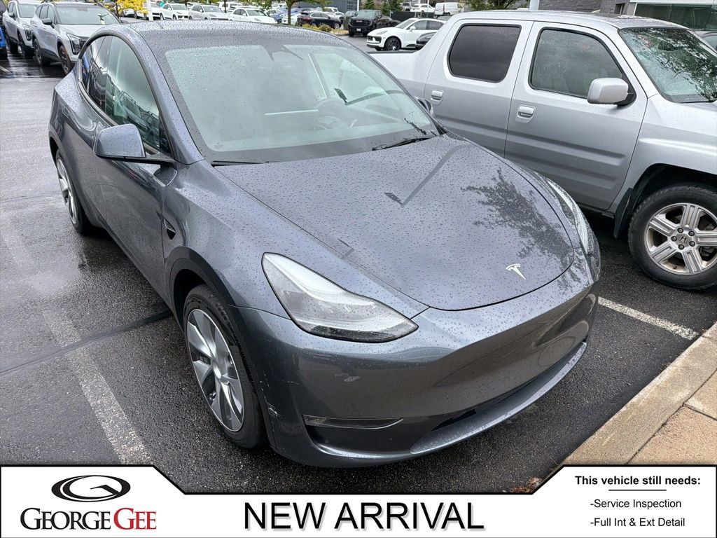 Used 2023 Tesla Model Y Long Range AWD/4WD image 1