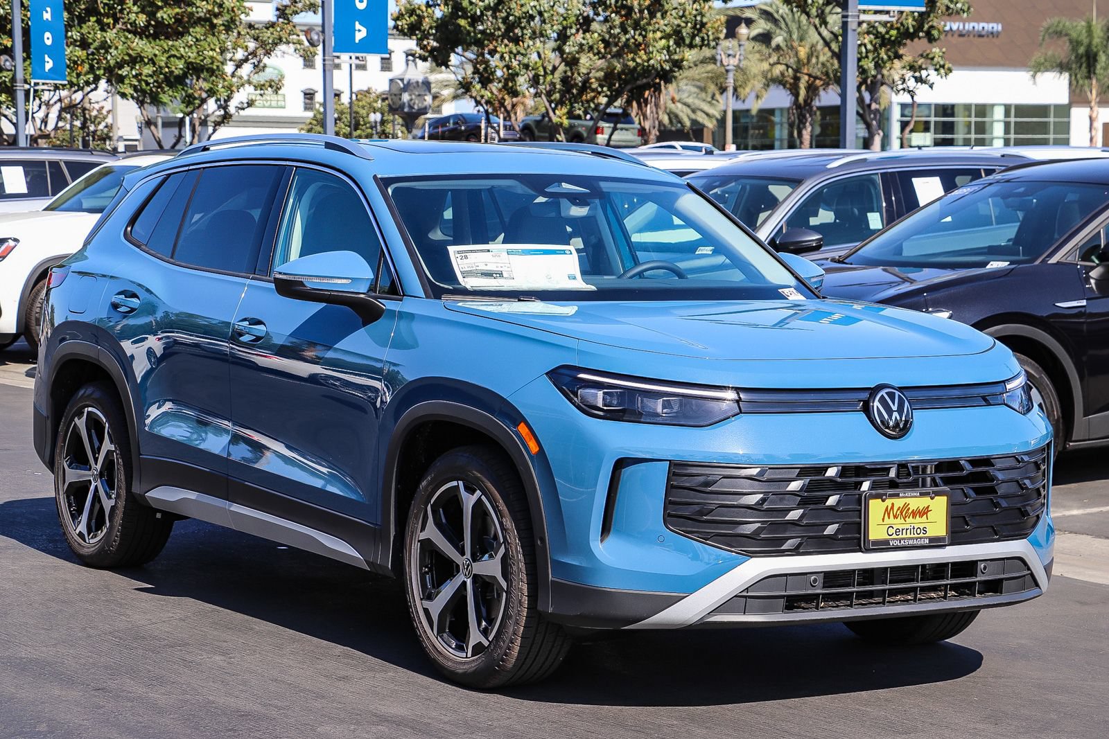 New 2026 Volkswagen Tiguan SE FWD image 3