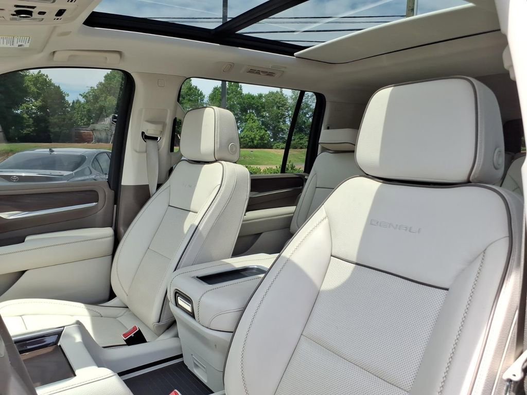 Used 2022 GMC Yukon XL Denali AWD/4WD image 18