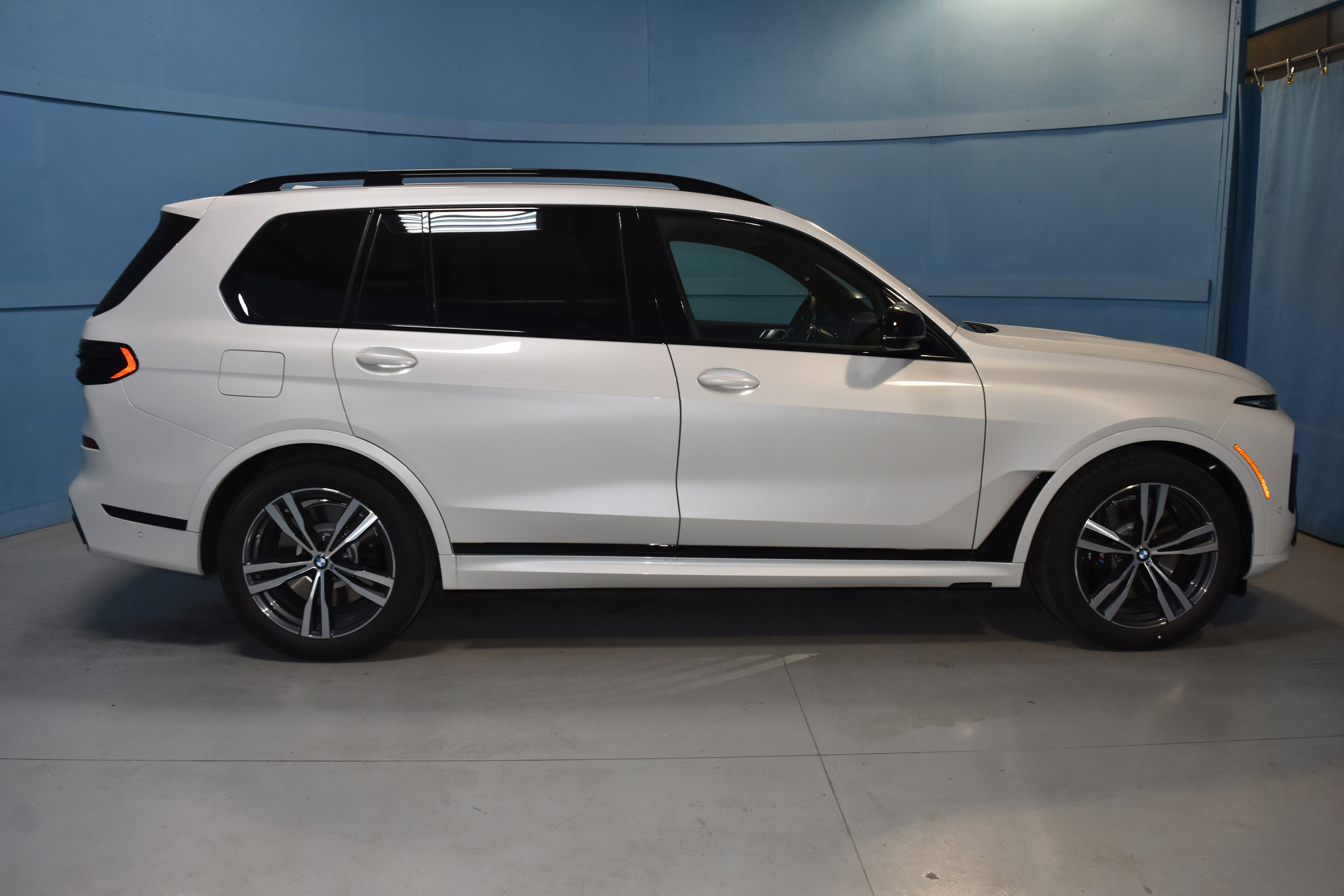 New 2026 BMW X7 M60i image 23