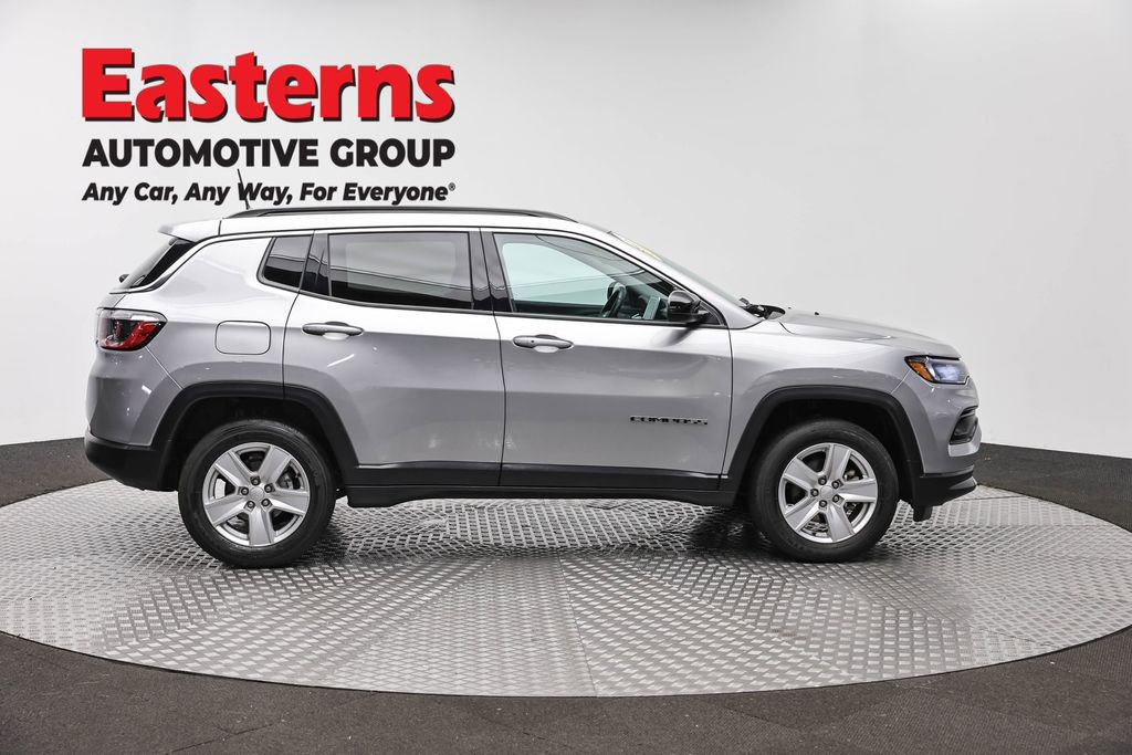 Used 2022 Jeep Compass Latitude w/ Convenience Group AWD/4WD image 4