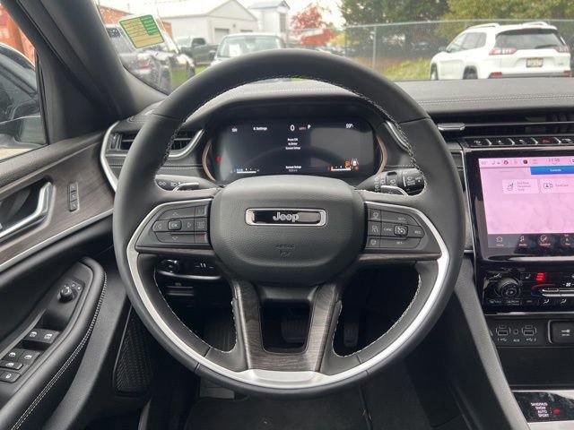 Used 2025 Jeep Grand Cherokee L Limited w/ Black Appearance Package image 24