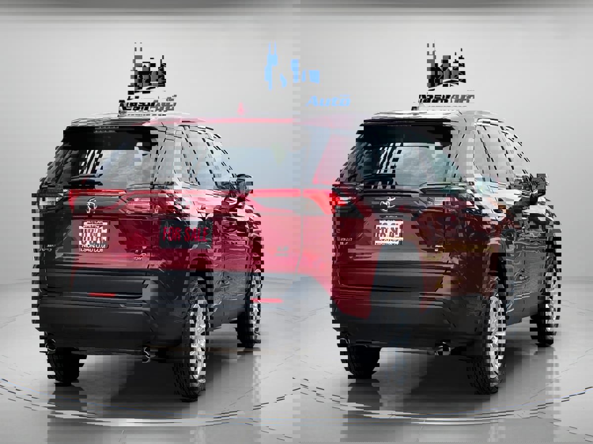 Used 2024 Toyota RAV4 LE image 4