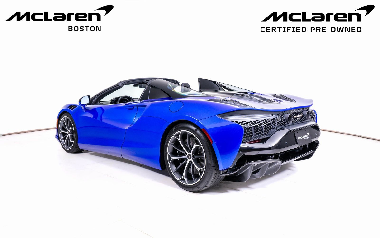 Used 2025 McLaren Artura Spider image 5