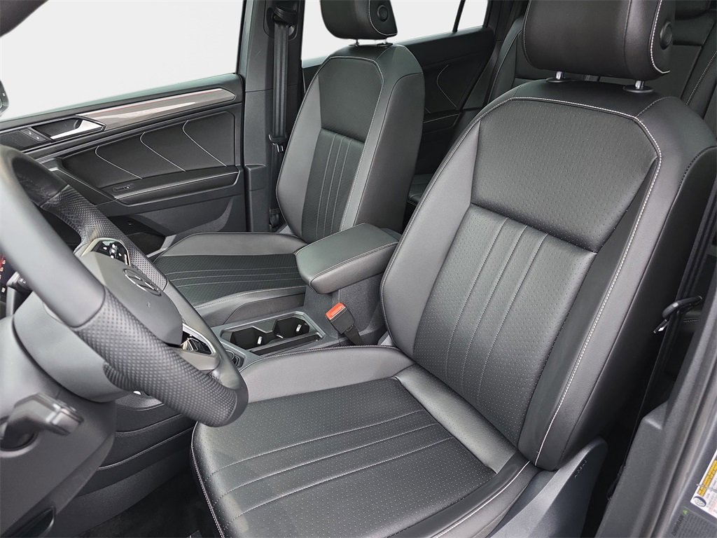 Used 2022 Volkswagen Tiguan SE R-Line image 18