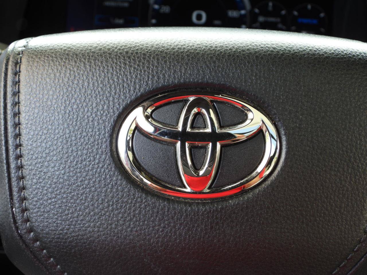 Used 2023 Toyota Sequoia Capstone AWD/4WD image 93