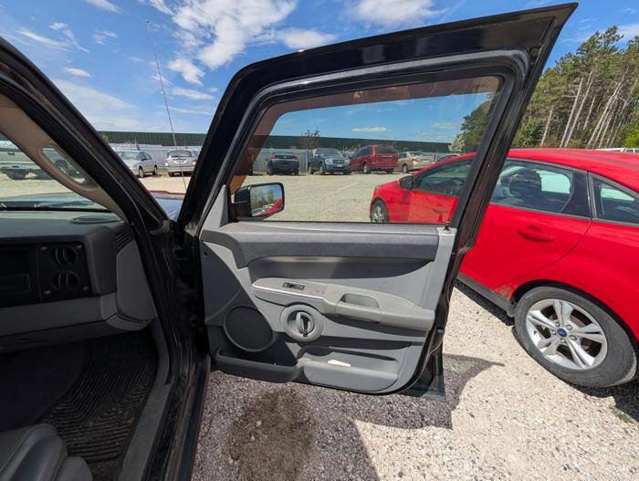Used 2006 Jeep Commander 4WD image 32