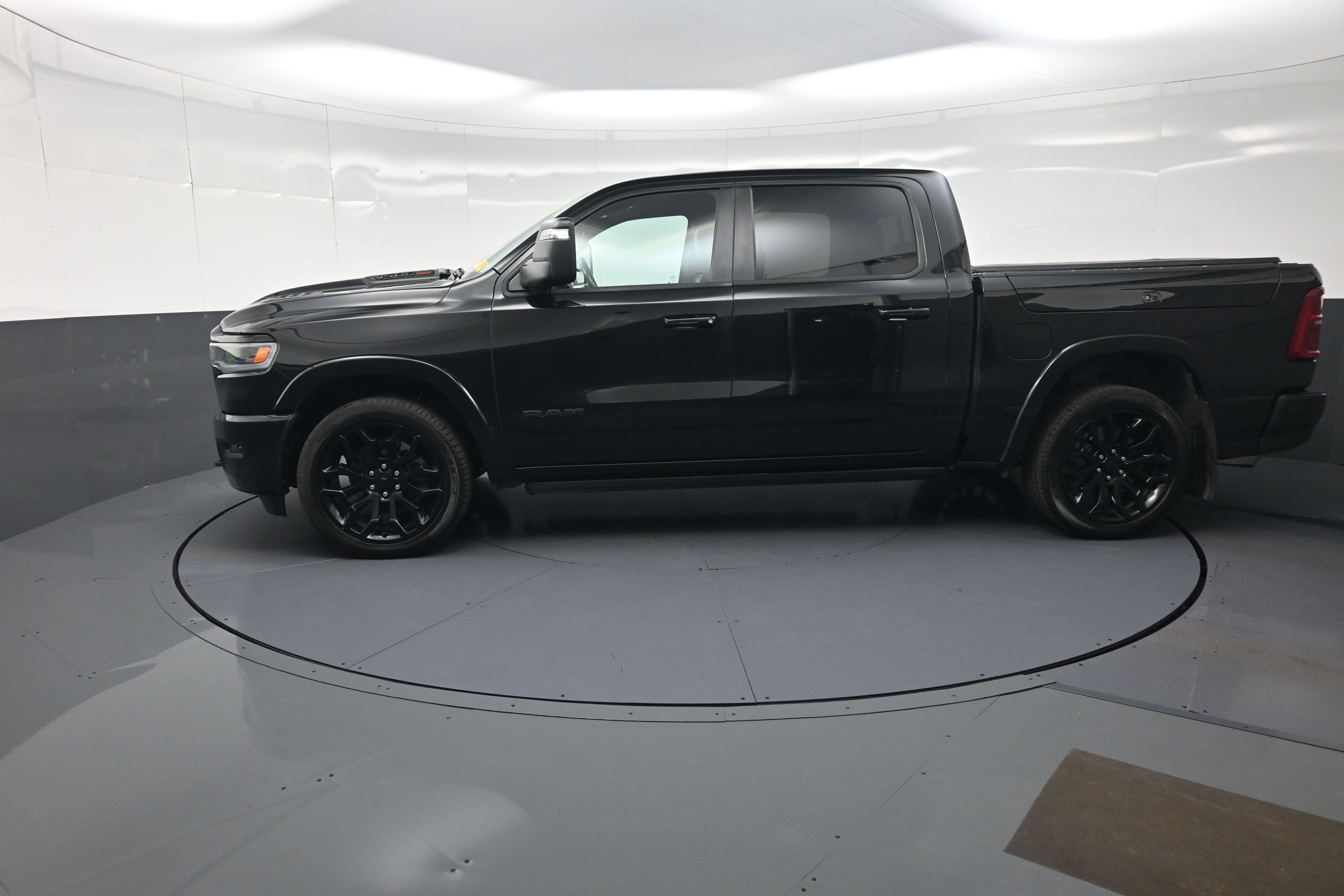 Used 2025 RAM 1500 Limited AWD/4WD image 6