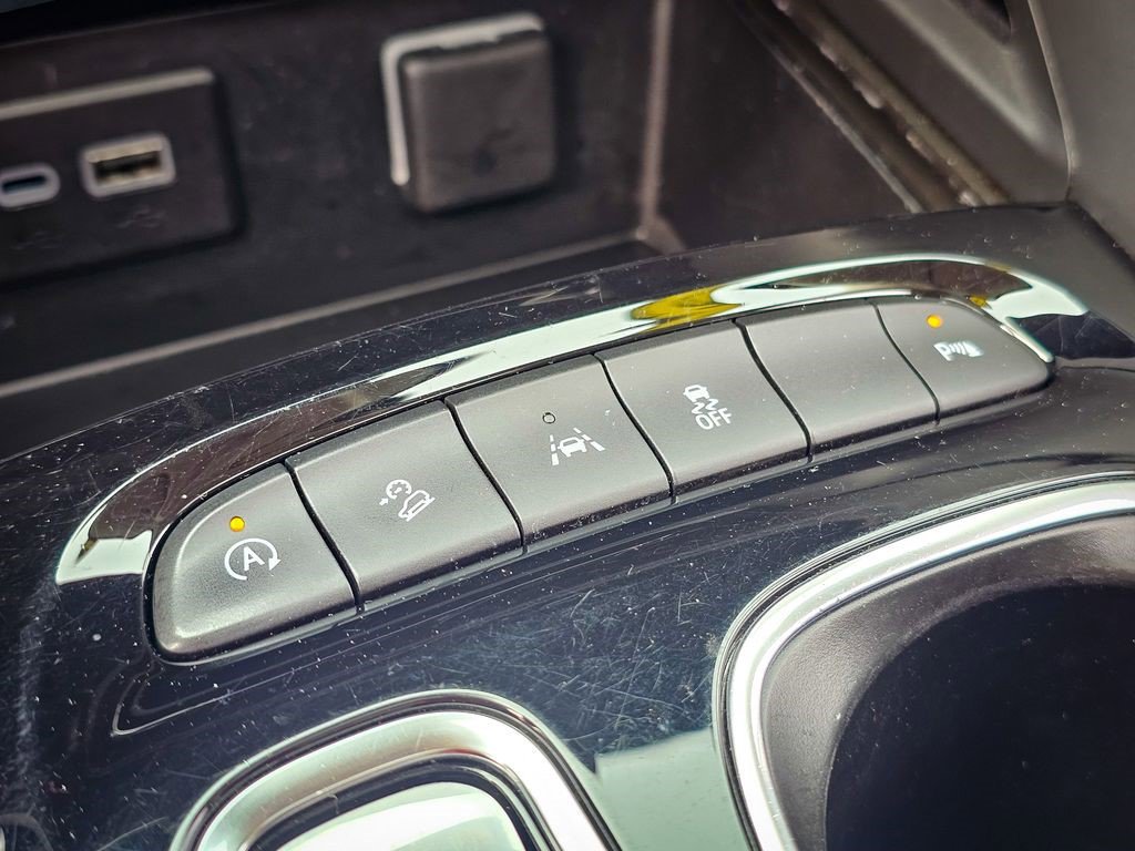 Certified 2023 Buick Envision Essence w/ Sport Touring Package image 25