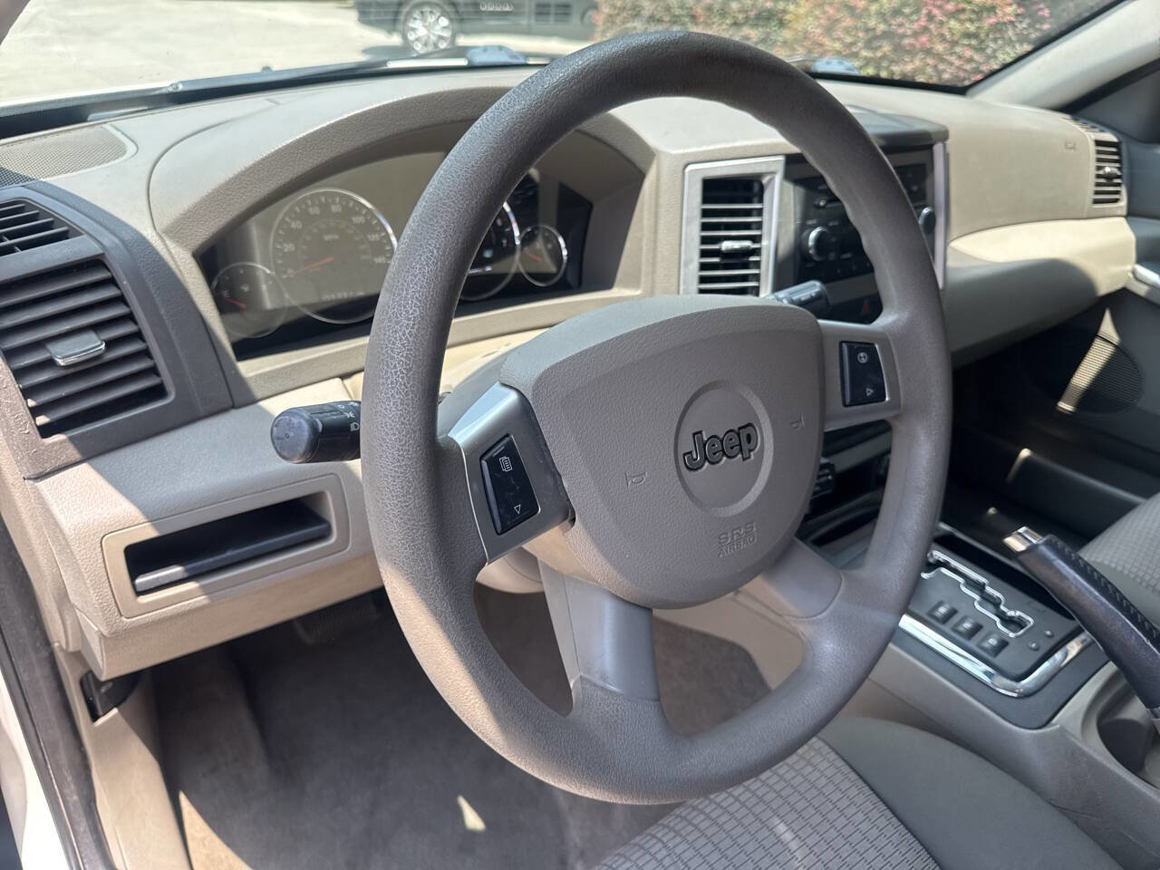 Used 2009 Jeep Grand Cherokee Laredo AWD/4WD image 16