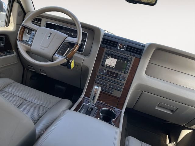 Used 2014 Lincoln Navigator L 4WD image 10
