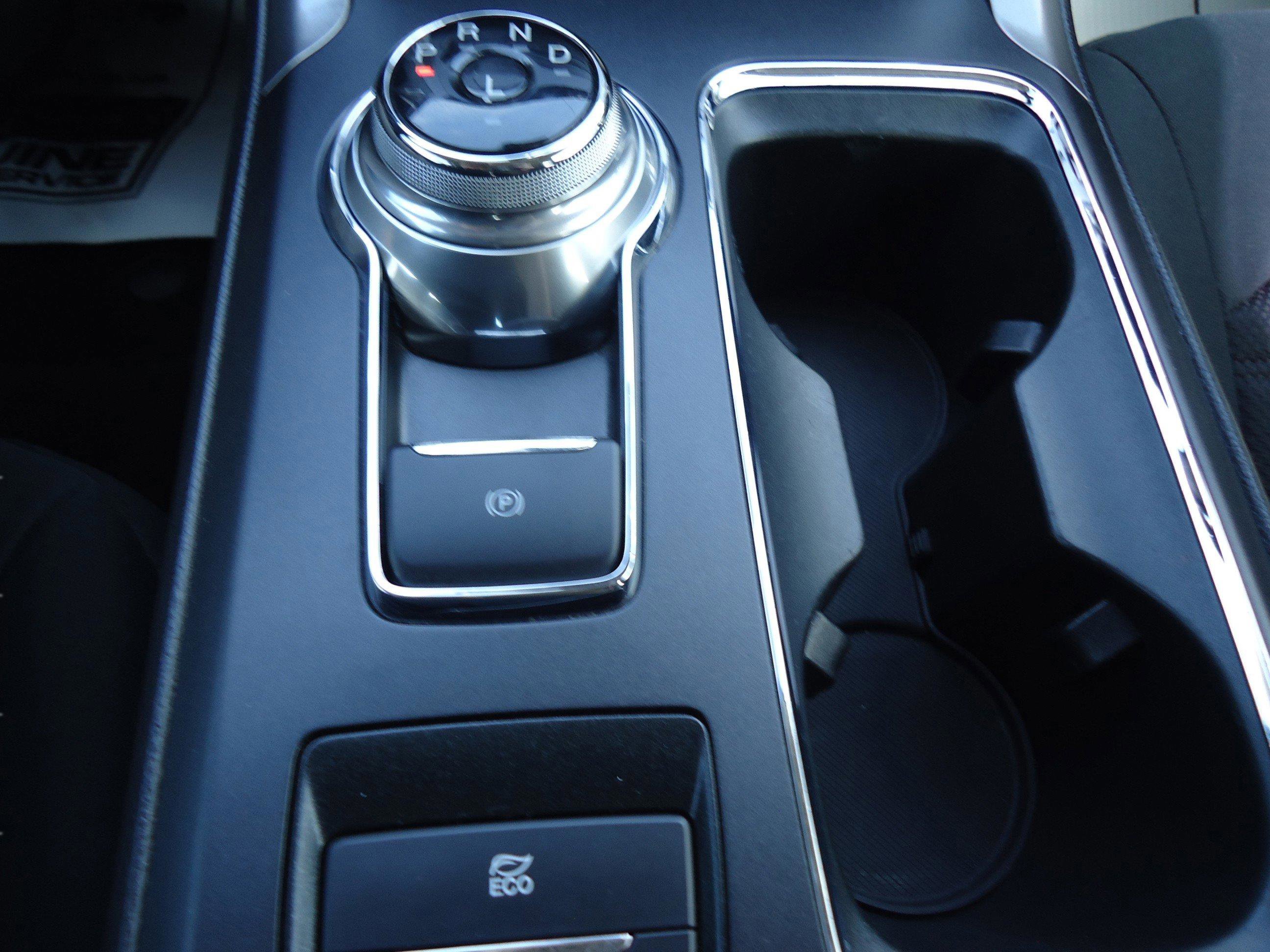 Used 2019 Ford Fusion SE FWD image 20