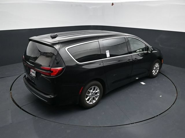 Used 2024 Chrysler Pacifica Touring-L FWD image 41