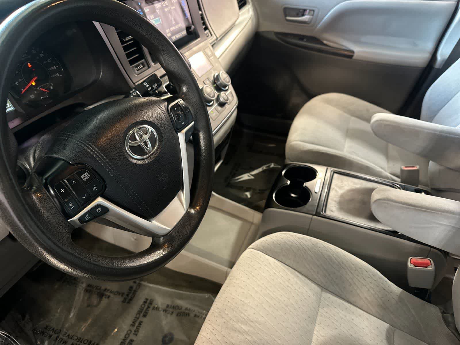 Used 2015 Toyota Sienna LE FWD image 12