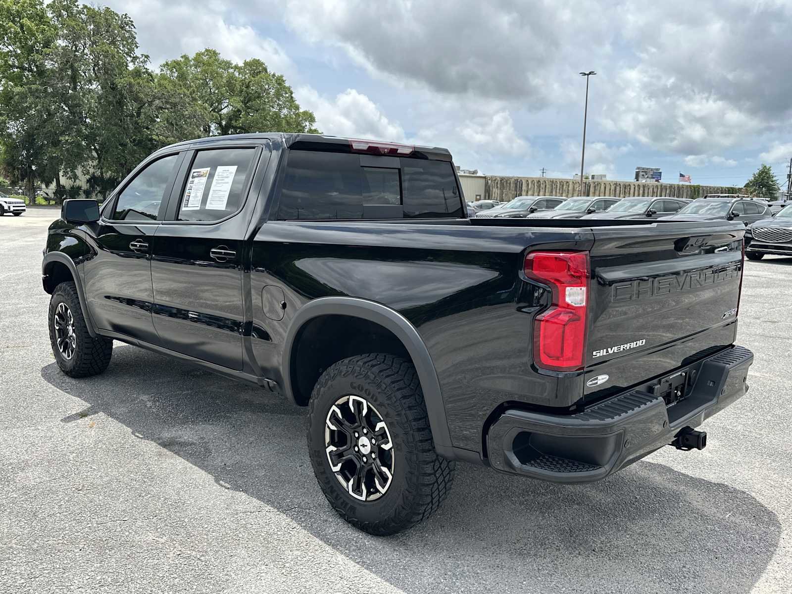 Used 2023 Chevrolet Silverado 1500 ZR2 w/ Technology Package AWD/4WD image 6