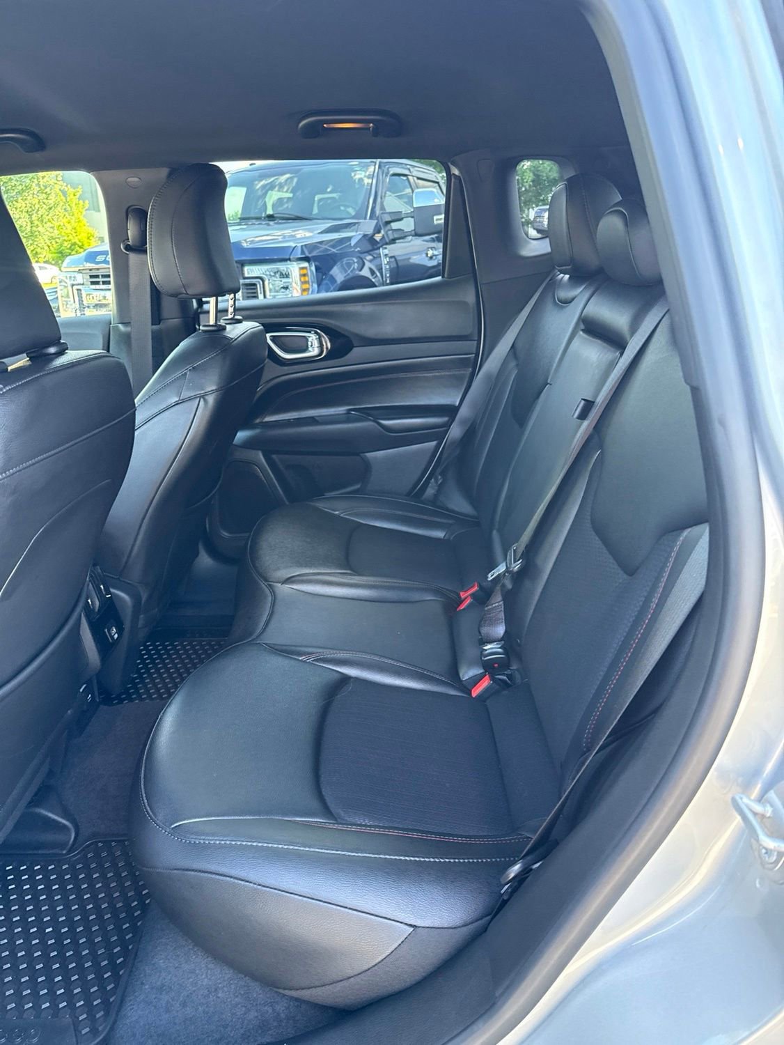 Used 2025 Jeep Compass Trailhawk AWD/4WD image 22