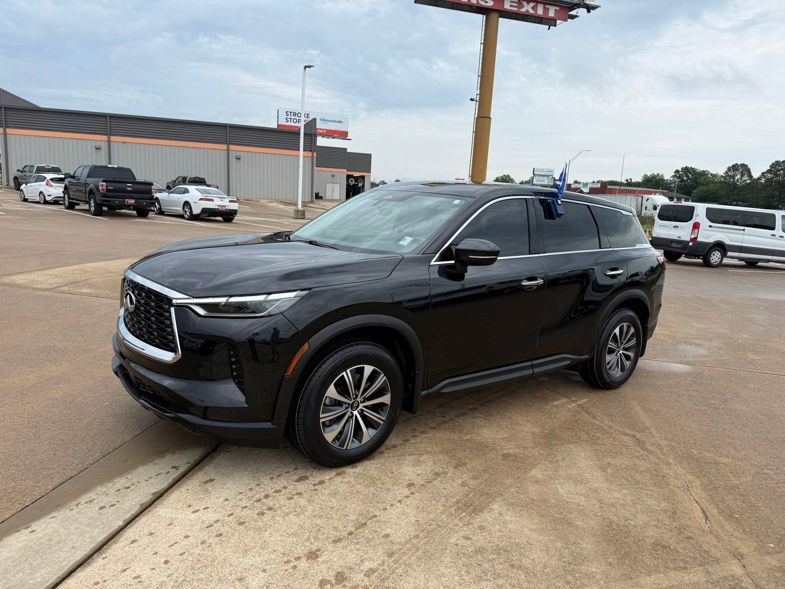 Used 2024 INFINITI QX60 Pure FWD image 1
