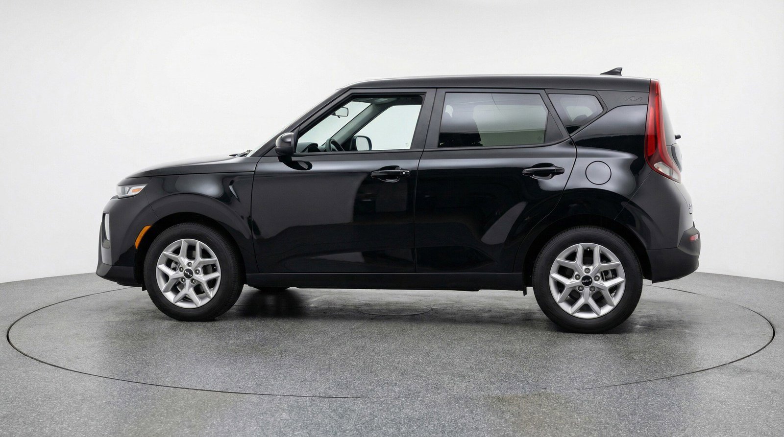 Used 2025 Kia Soul LX w/ LX Technology Package FWD image 4